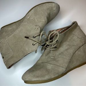 Toms Beige Suede Leather Boots Women's Size 7.5 Platform Wedge
